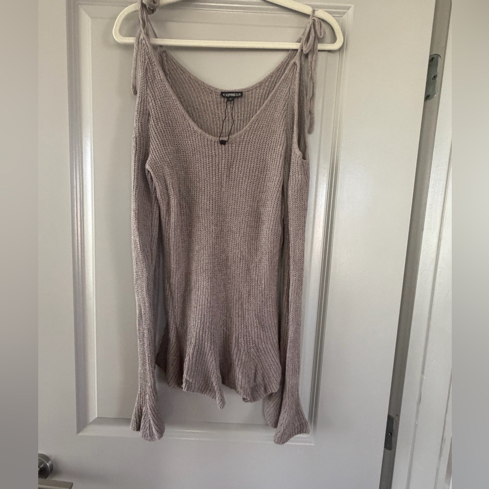 Express Women's Sweater in Soft Beige